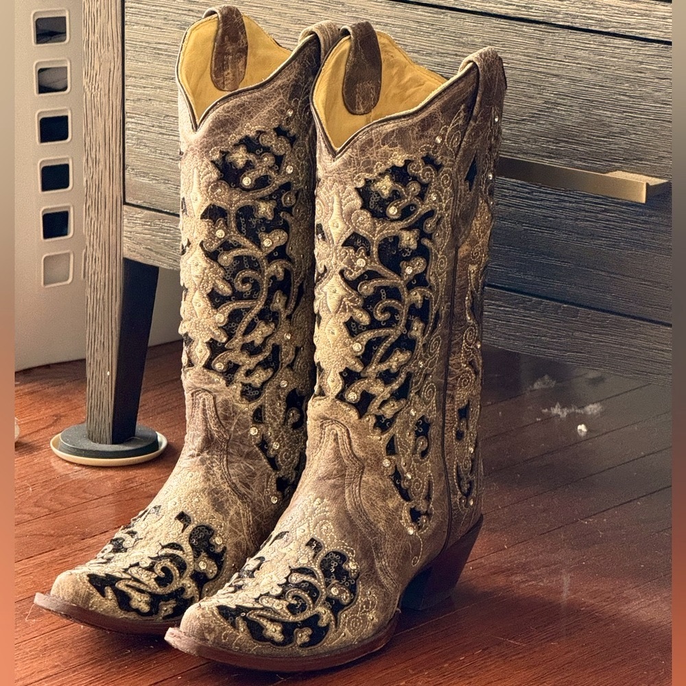 Embroidered Western Cowboy Boots - Brown